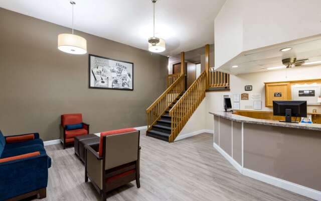 Super 8 by Wyndham Hays KS