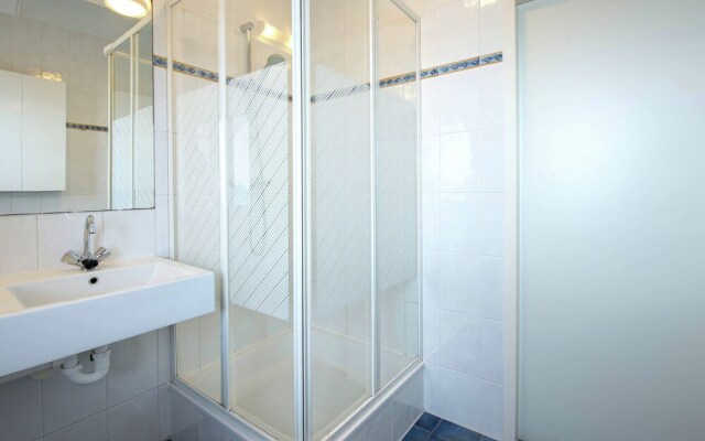 Tidy apartment with dishwasher, close to Amsterdam