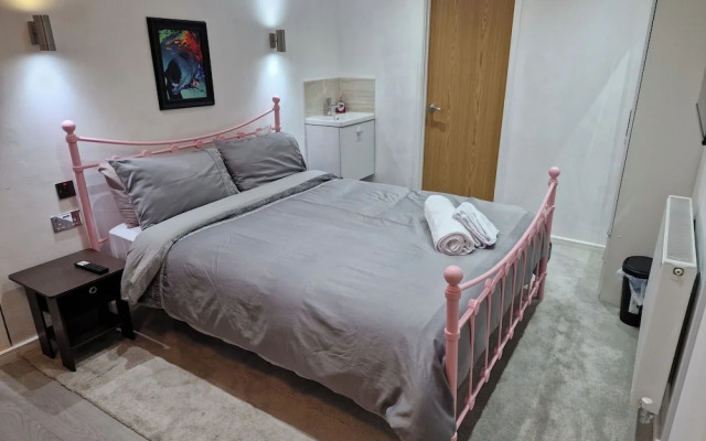 Sunset View Retreat in Wednesbury