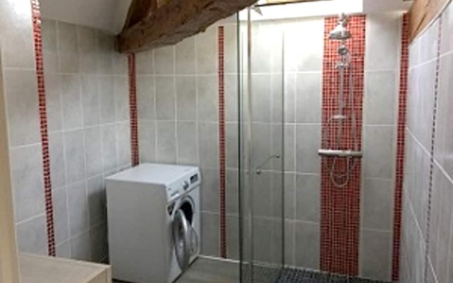 Studio in Mouterre-silly, With Pool Access, Enclosed Garden and Wifi -