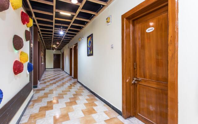 OYO 24109 Hotel Santushti