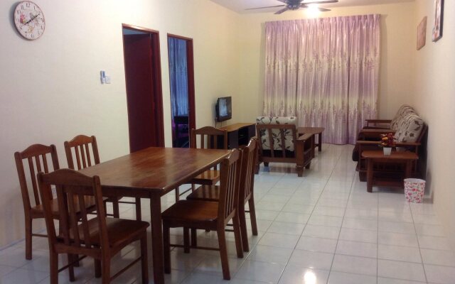 KK Holiday Suites Apartment