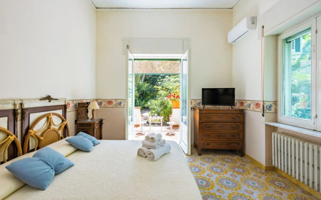 Villa Villari Terrace and Patio by Napoliapartments