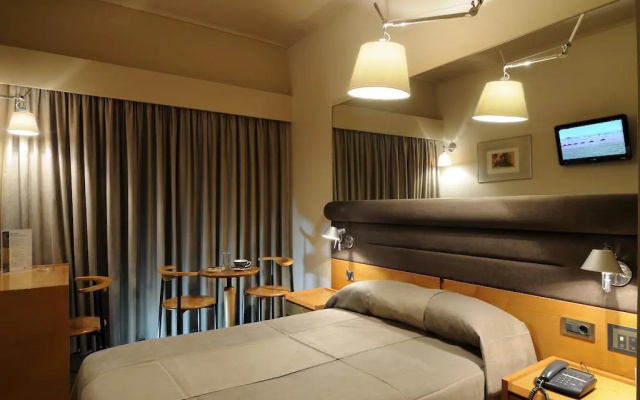 Maniatis Hotel