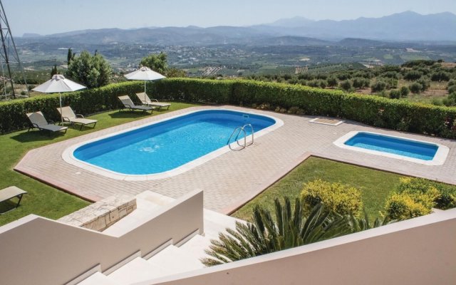 Stunning Home in Houdetsi,heraklio With 6 Bedrooms, Internet and Outdoor Swimming Pool