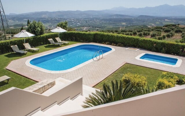 Stunning Home in Houdetsi,heraklio With 6 Bedrooms, Internet and Outdoor Swimming Pool