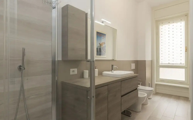 JOIVY Modern 2bed flat with balcony, 250m from M5 Foppa and M2 Sant'Agostino