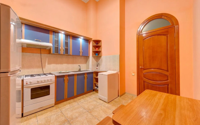 Elegant Apartment on Saksagans'kogo street