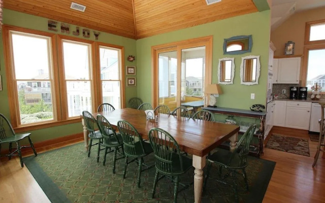 Mellow Yellow - 6 Br Home