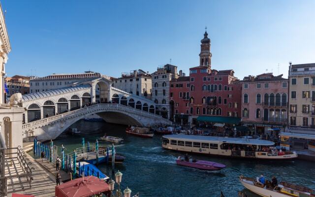 Rialto Bridge Romantic House