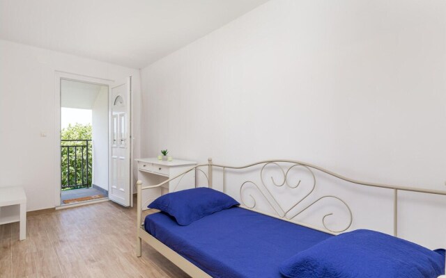 Awesome Apartment in Vlasici With 1 Bedrooms and Wifi