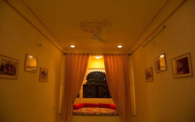 Hotel Nahargarh Palace
