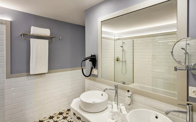 Sercotel Granada Suites