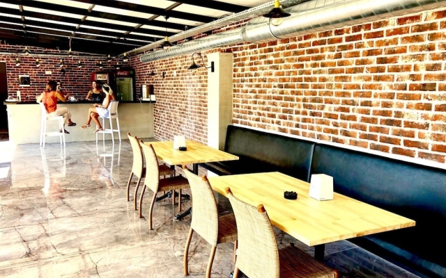 Victoria Hotel and Lounge