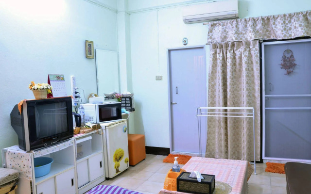 The Backpacker Station