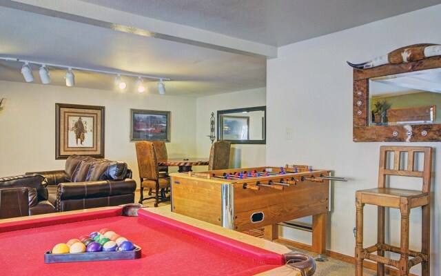 Gold King Lodge 8 Bedroom Home by RedAwning