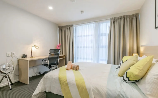 1 Bedroom Apt with 2 Bathrooms in CBD – Guest Rooms – Auckland
