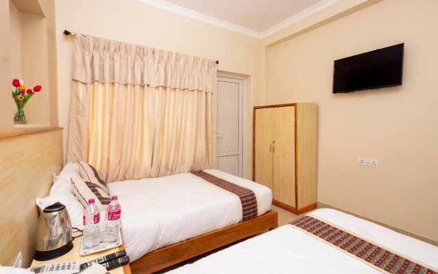 OYO 254 White House In