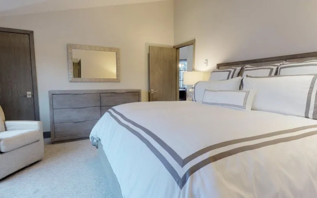 Vail Village Center Place 3 Bedroom Condo