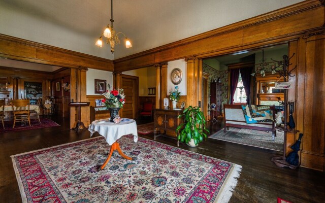 The Simmons-Bond Inn