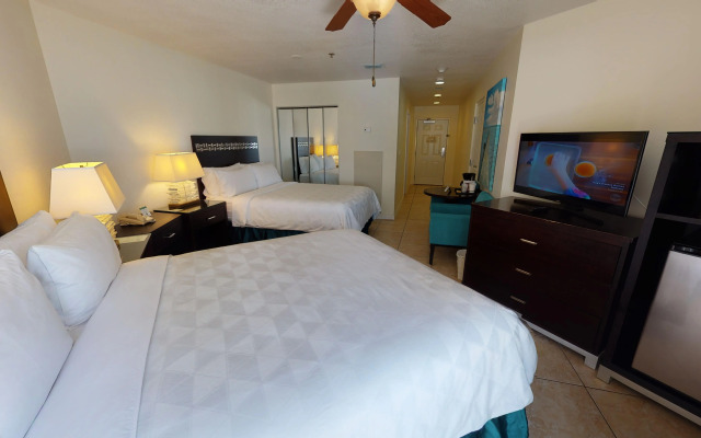 Holiday Inn Resort Grand Cayman, an IHG Hotel