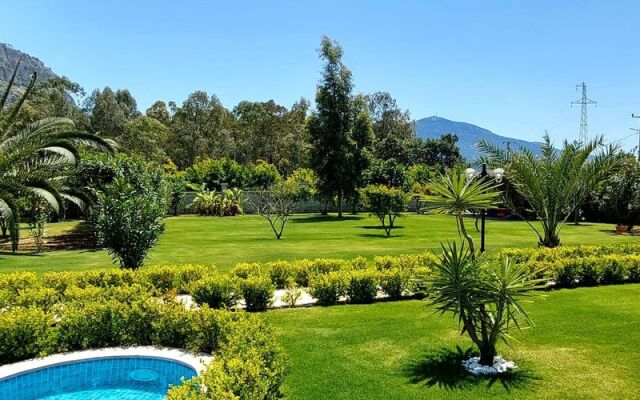 Crescent Park Boutique Otel
