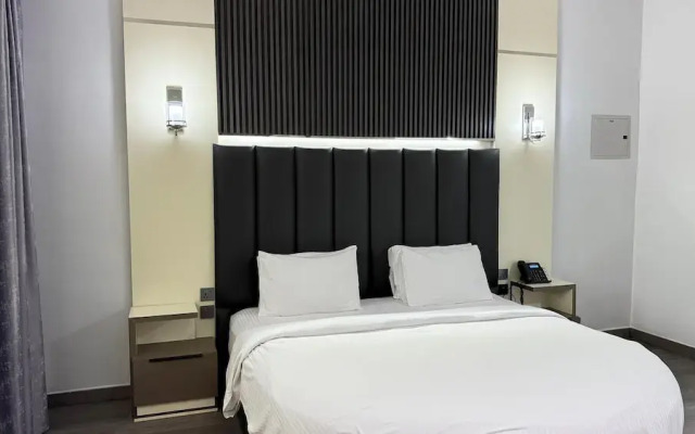 Royal Tulip Dancenter Suites Sharjah