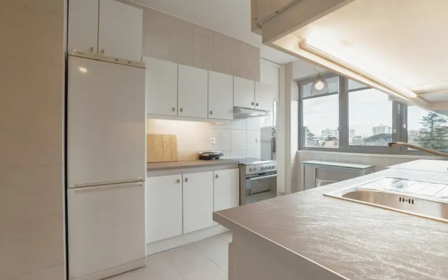 Grand Botanic Garden Apartment by Vacationy