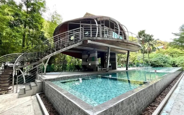 The oh so Sexy Triple Penthouse-rare 3-5br 188m2