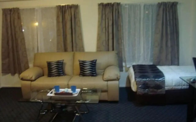 Airport Travel Air Motor Inn