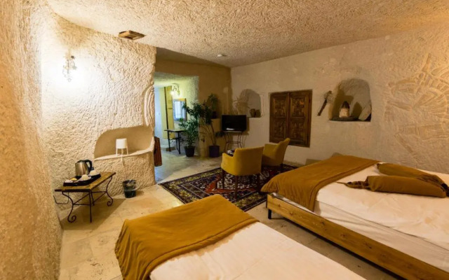 Elite Cave Suites