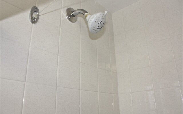 Jamaica Royale - 090 - 2 Br Condo