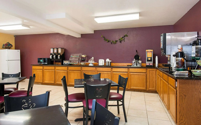 Rodeway Inn & Suites