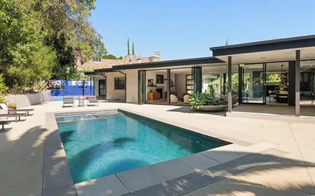 Valea Estate - Secluded Beverly Hills Retreat 1-acre Oasis
