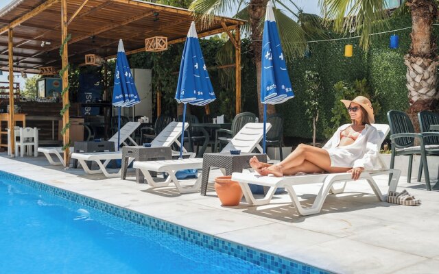 Far Life Hotel