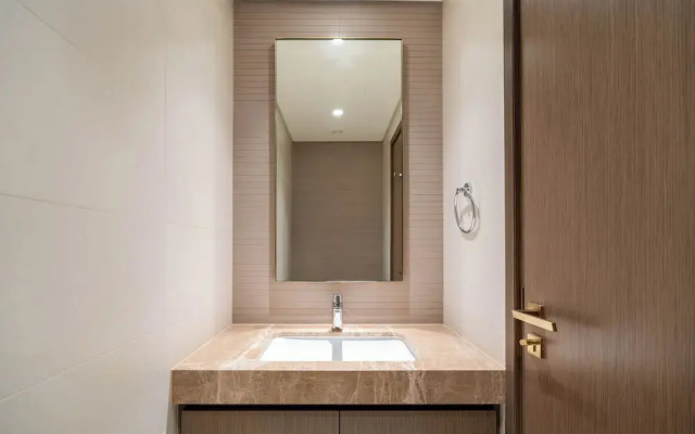 KeyRock - Grand Bleu Apt with Palm View