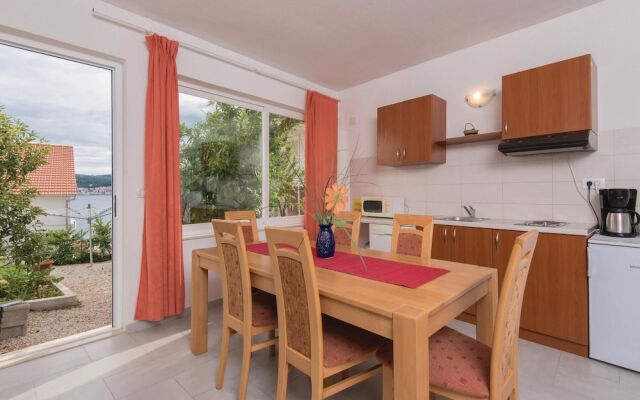 Stunning Home in Kuciste-perna With Wifi and 2 Bedrooms