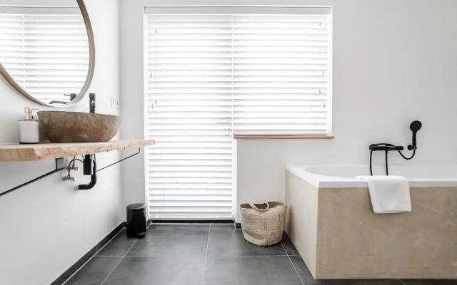 Marley’s Beachhouse - Luxury Guest Room with balcony