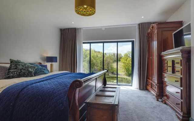 Inviting 5-bed House With Fishing Lake in Devizes