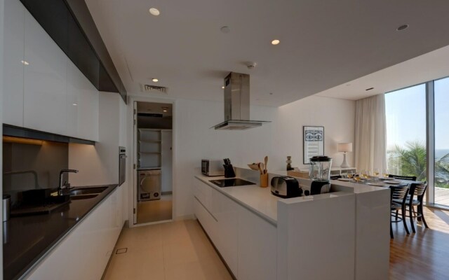 Urban Island Getaway on Bluewaters