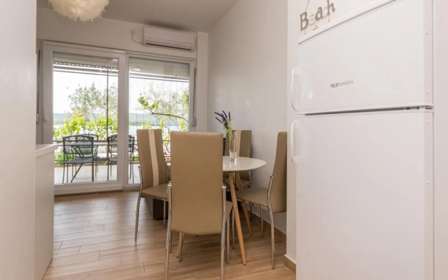 Amazing Apartment in Turanj With 1 Bedrooms and Wifi