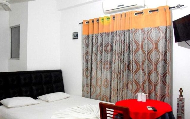 Happy Leoni Hotel