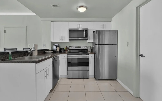 Spectacular Bay View 1bd 2baths in Grove