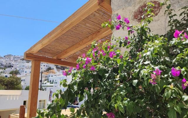 Yalos House