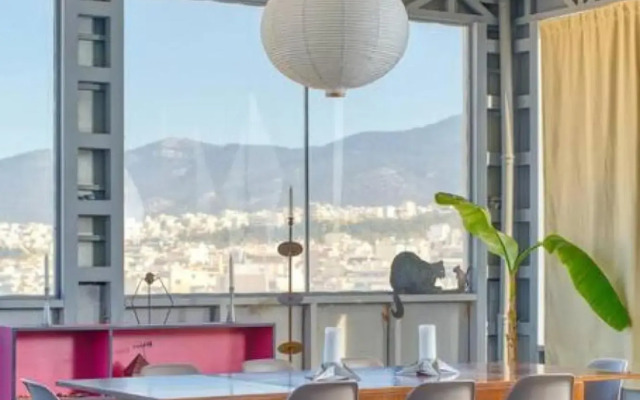 Pristine penthouse with Parthenon view by the pool