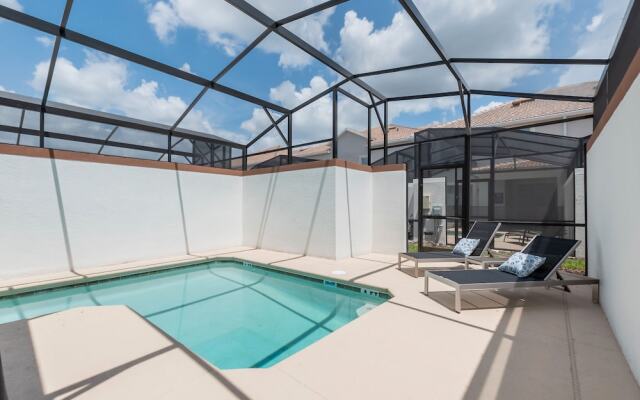 4 Bedroom Town Home with Pool