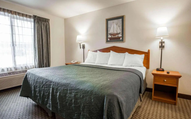 Quality Inn & Suites - 3 Stars