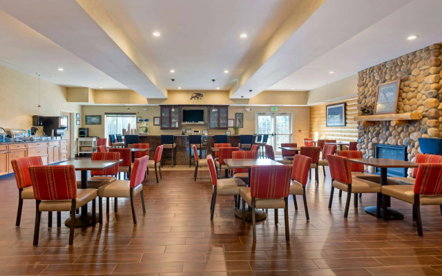 Comfort Suites Anchorage International Airport