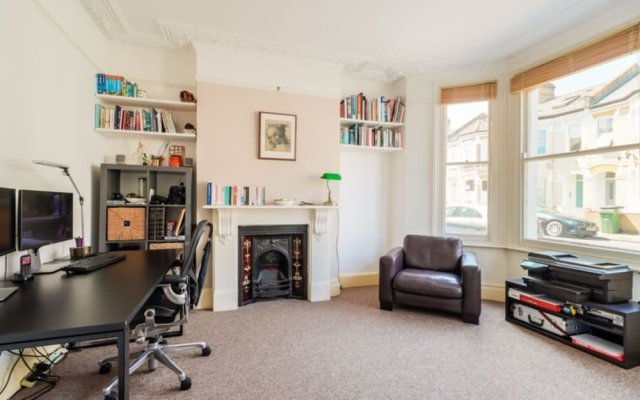 5 Bedroom House With Patio in Brixton