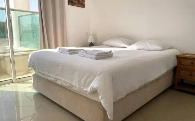 Sunny 3BR Apartment Golf Residence